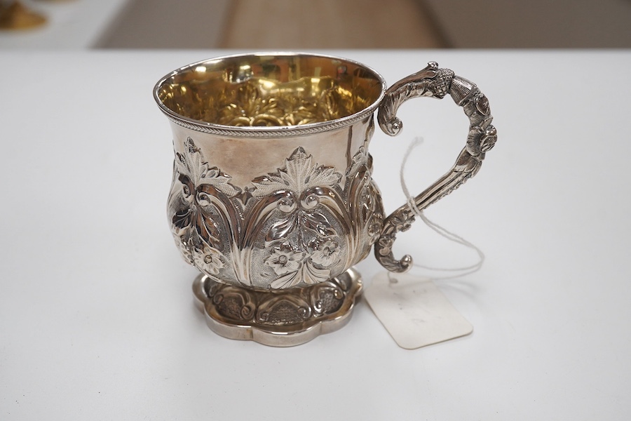 A cased William IV embossed silver pedestal christening mug, with engraved monogram, by Pearce & Burrows, London, 1831, height 77mm, 3.4oz. Condition - fair